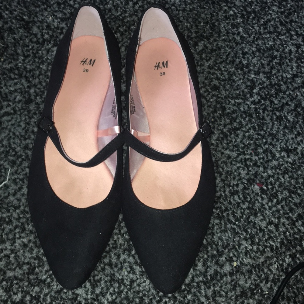 Ballet flats with strap